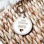 Brelok na Dzień Kobiet z imieniem personalizowany