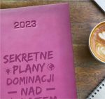 KALENDARZ KSIĄŻKOWY A5 DZIENNY 2023 z grawerem - v2023