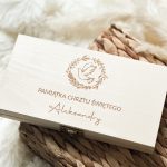 Pudełko na pieniądze na Chrzest Święty gołąb ze złotym zapięciem